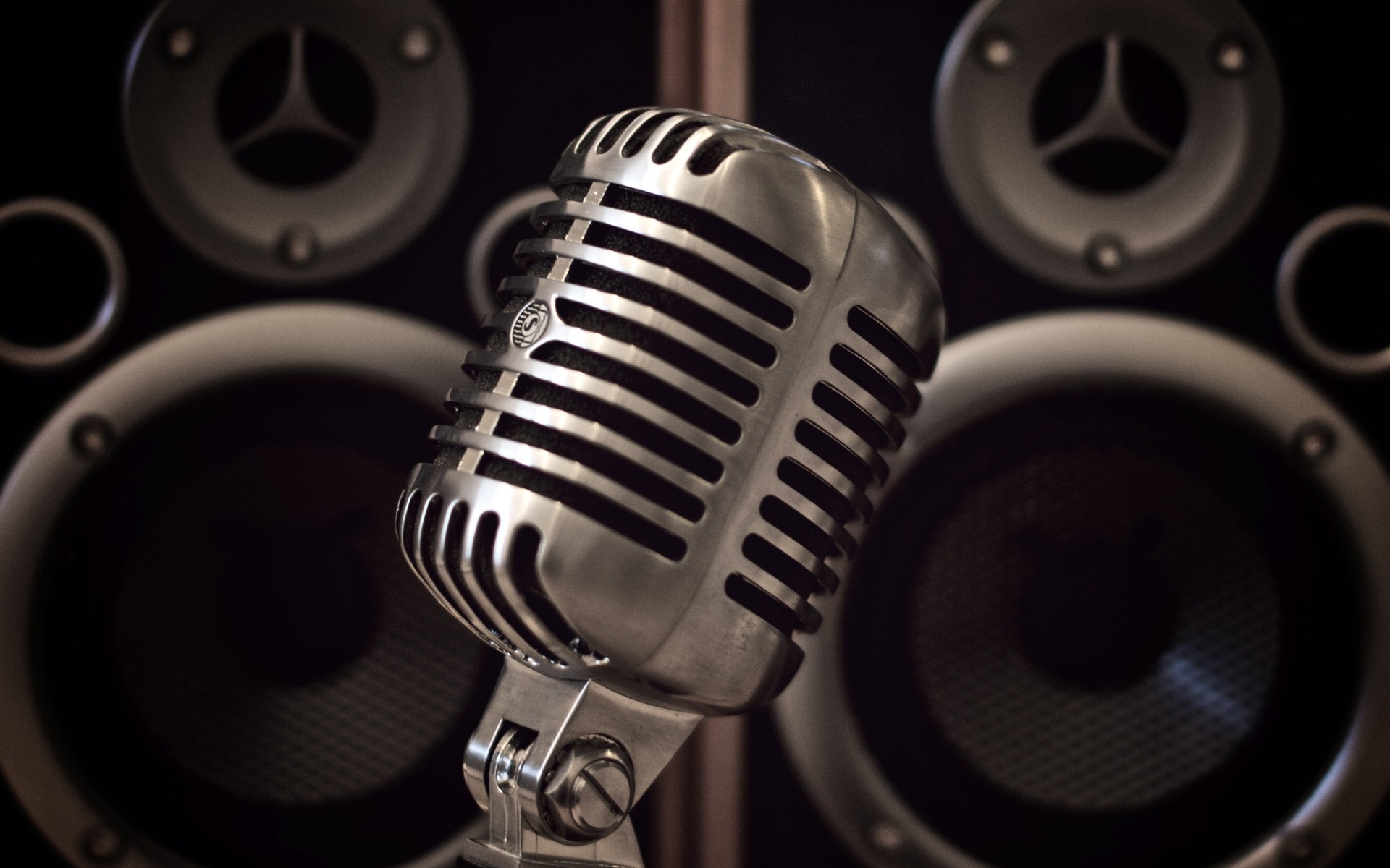 абстракция звук оборудование голос технология хром спикер сталь музыка классический электроника изолированные микрофон современные металлические петь микрофон старый