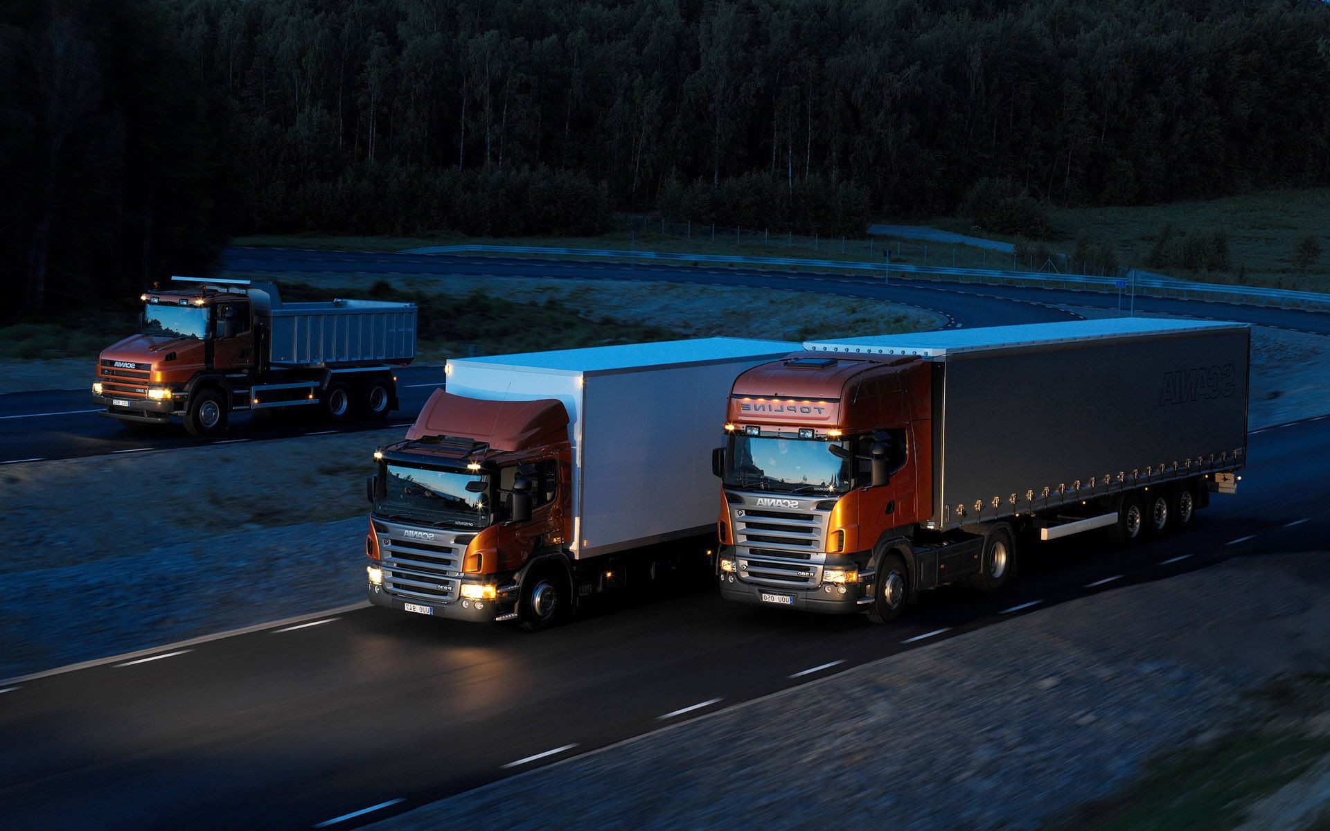 грузовики автомобиль автомобиль транспортная система грузовик дорога действие автобус трафик диск путешествия трейлер спешите гонки