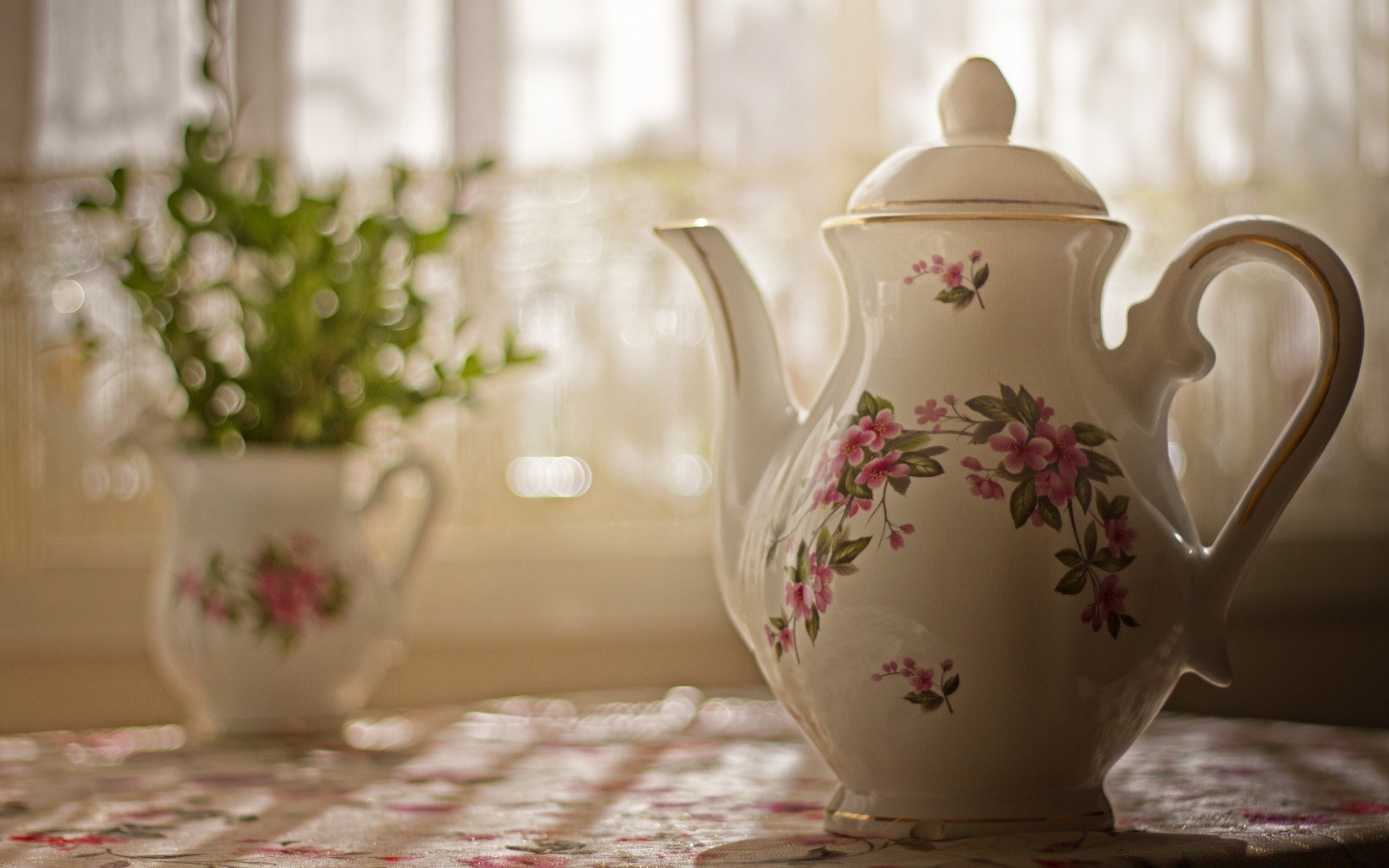 еда и напитки чай кубок чайничек пить фарфор кофе горшок керамический традиционные посуда кружка чашка таблица цветок ваза жбан горячая натюрморт