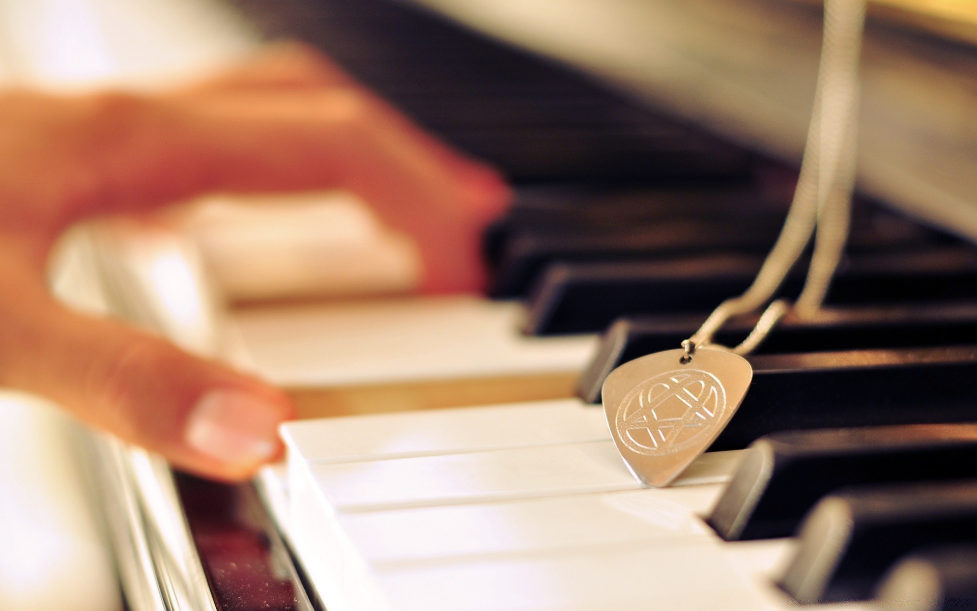 музыка фортепиано клавиатура инструмент звук ключ аккорд песня гармония джаз ритм кот эбони древесины играть синтезатор примечание пианист