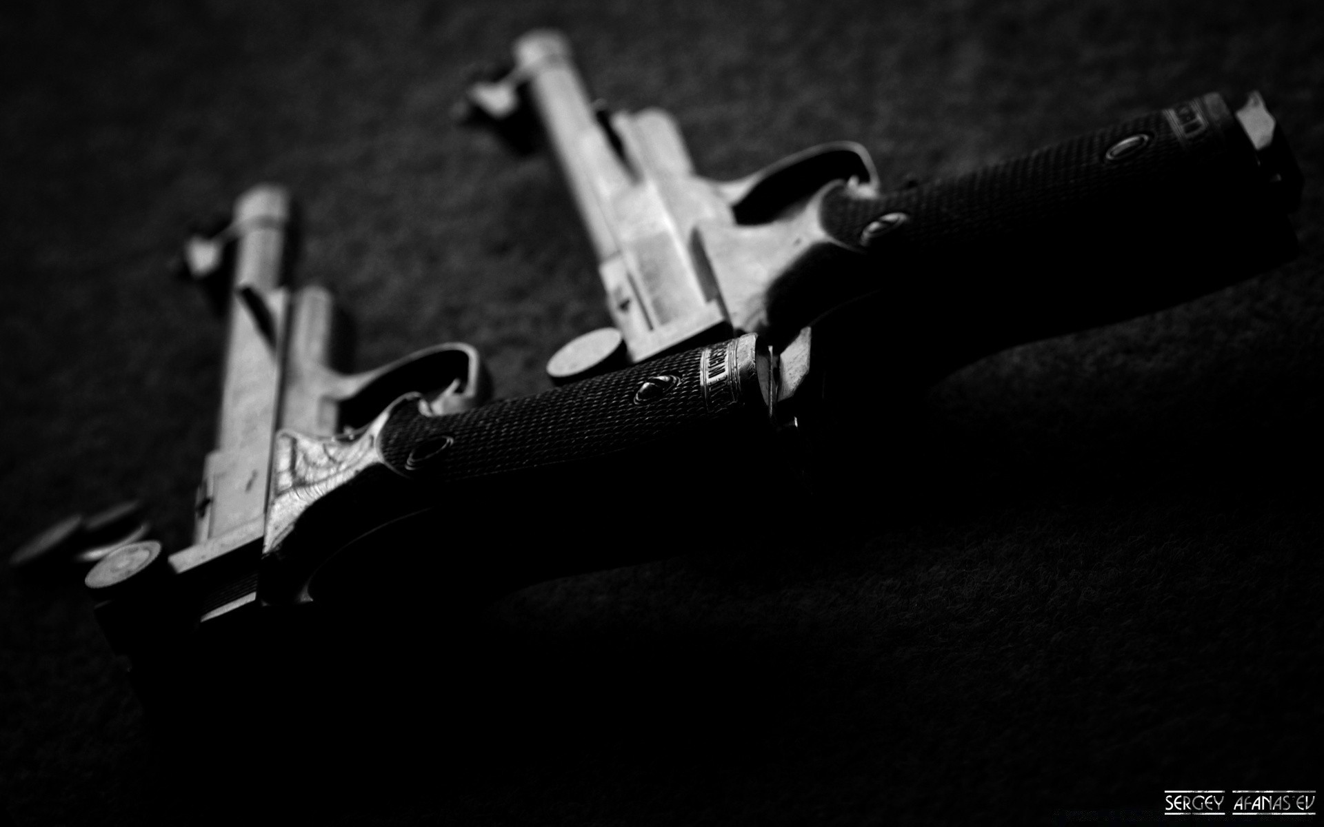 оружие и армия пистолет оружие пистолет преступление силу винтовка войны боеприпасы полиция опасность военные пуля наган триггер дробовик монохромный армия страх датчик