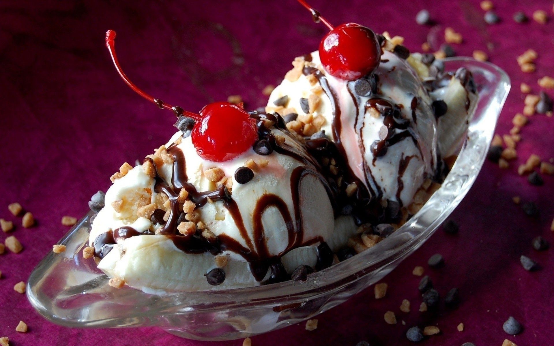 еда и напитки крем сладкий шоколад совок замороженные ваниль лед фрукты сливочный еда гуди ягодка молочными продуктами вкусные сироп вишня клубничный вафельные холодная