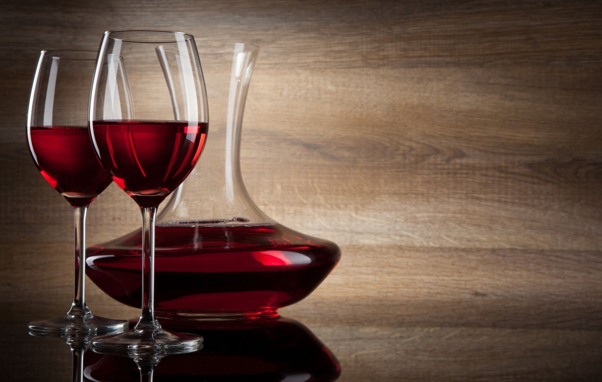напитки вина красное вино винзавод алкоголь пить стекло ликер мерло темный бар бокал древесины