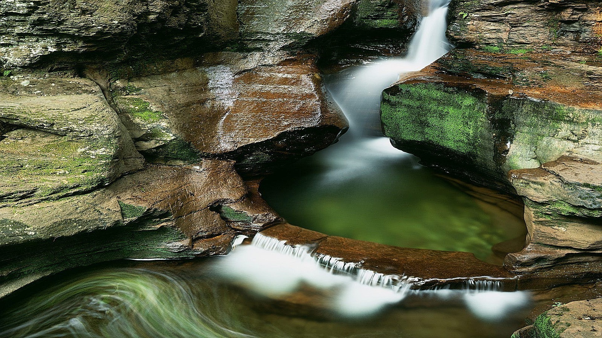 водопады воды водопад река поток природа рок на открытом воздухе поток путешествия крик пейзаж каскад мох древесины парк осень мокрый размытость движения