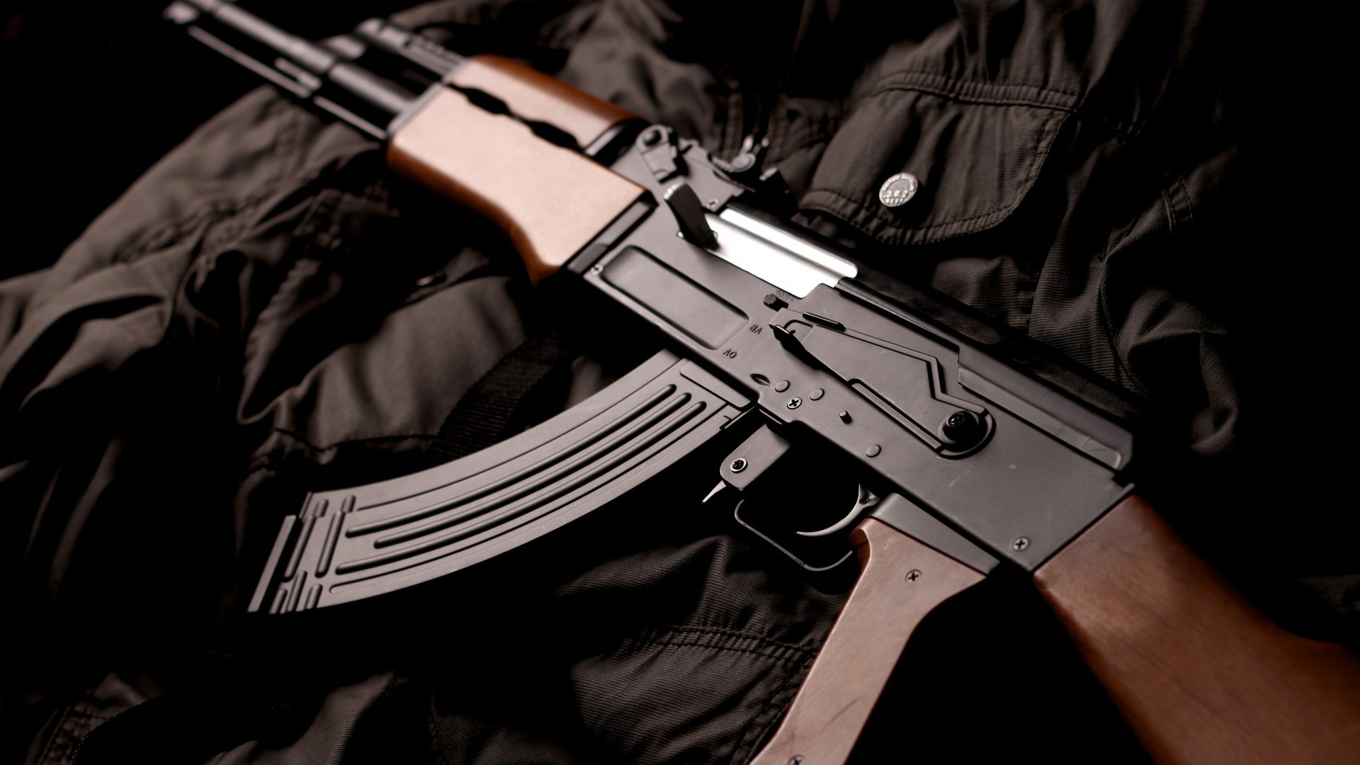 огнестрельное оружие оружие преступление пистолет силу полиция опасность пистолет войны военные винтовка безопасности боеприпасы битва армия пуля человек