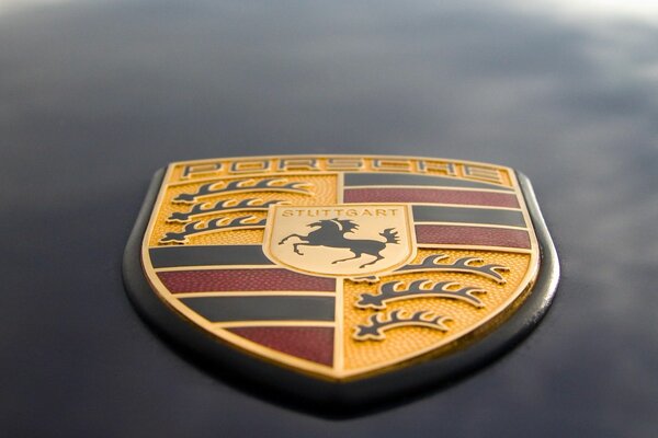 Logotipo de Porsche en primer plano