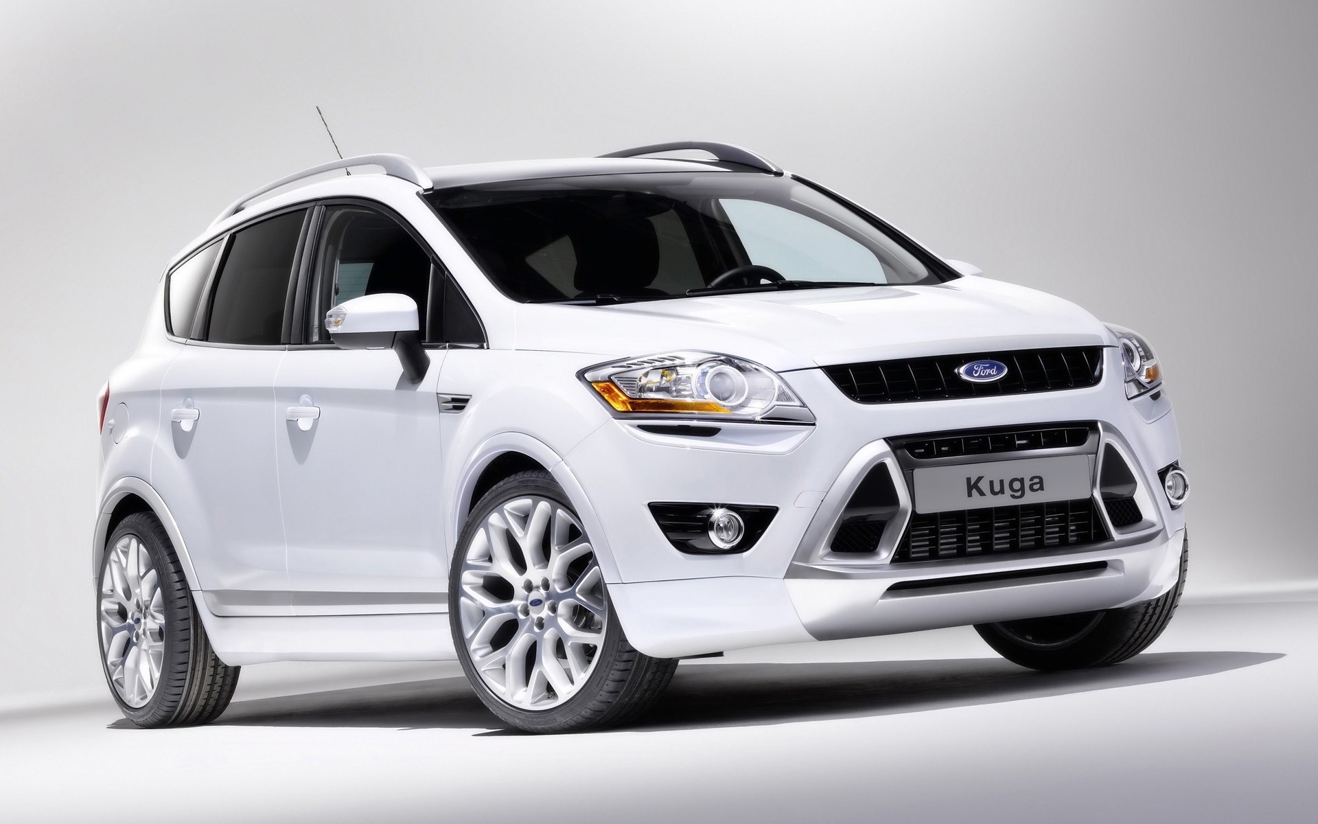 ford araba araba otomotiv sürücü tekerlekler ulaşım sistemi hızlı sedan hız coupe lastikler kaput asfalt acele et ford kuga