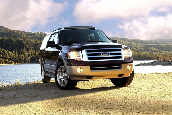 Ford explorer aracı göle yolculuk