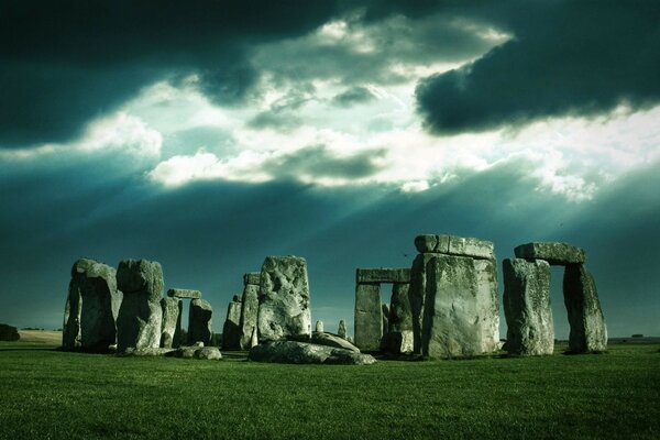 England, buildings of ancient civilizations