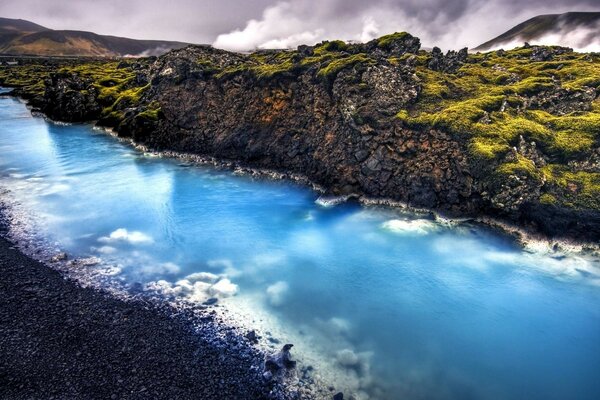 Islandia krajobraz niebieski kalcyt strumień w pobliżu geotermalnych