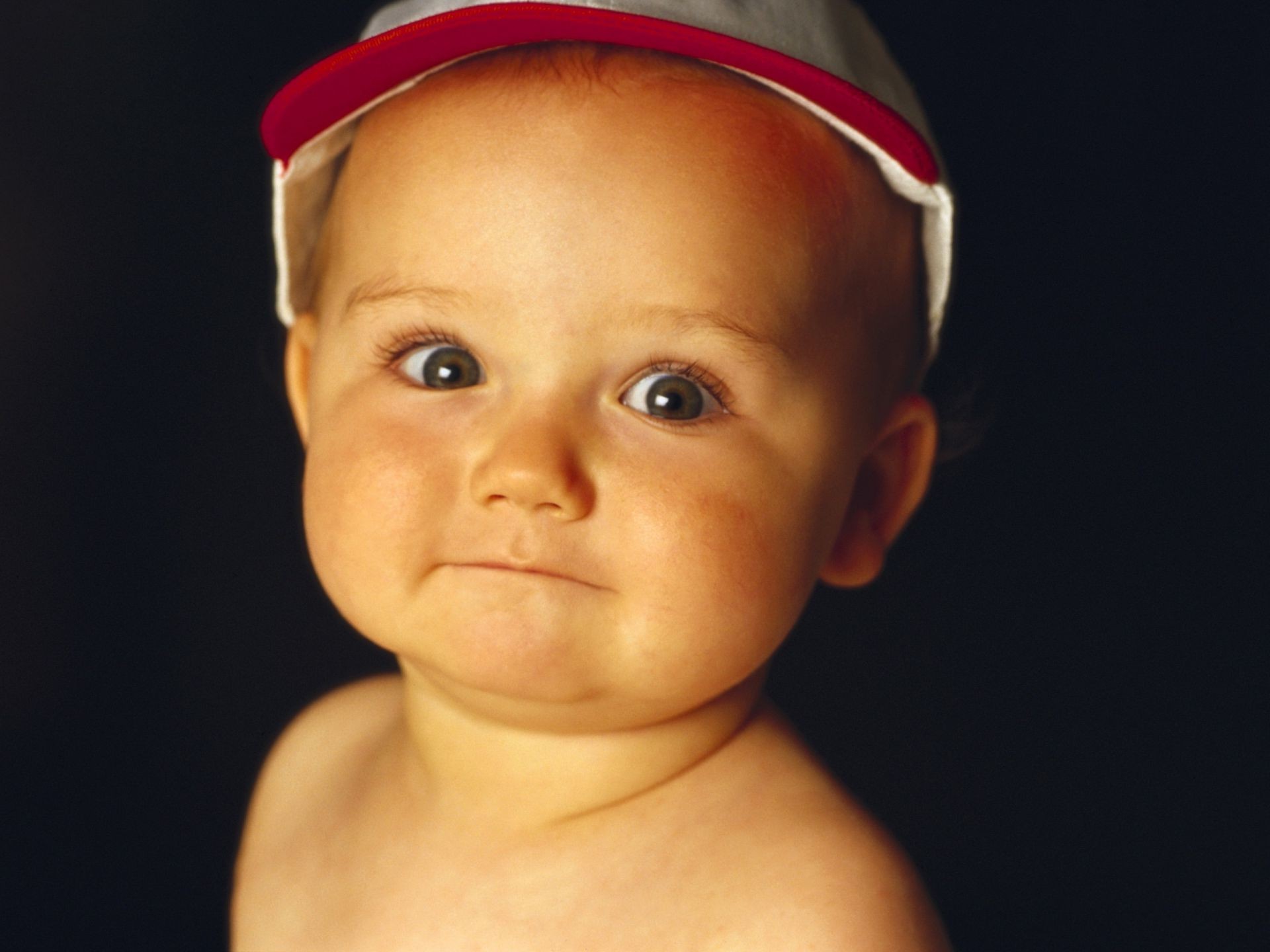 babys kind eins niedlich unschuld porträt kind junge wenig auge gesichtsausdruck tragen abdeckung