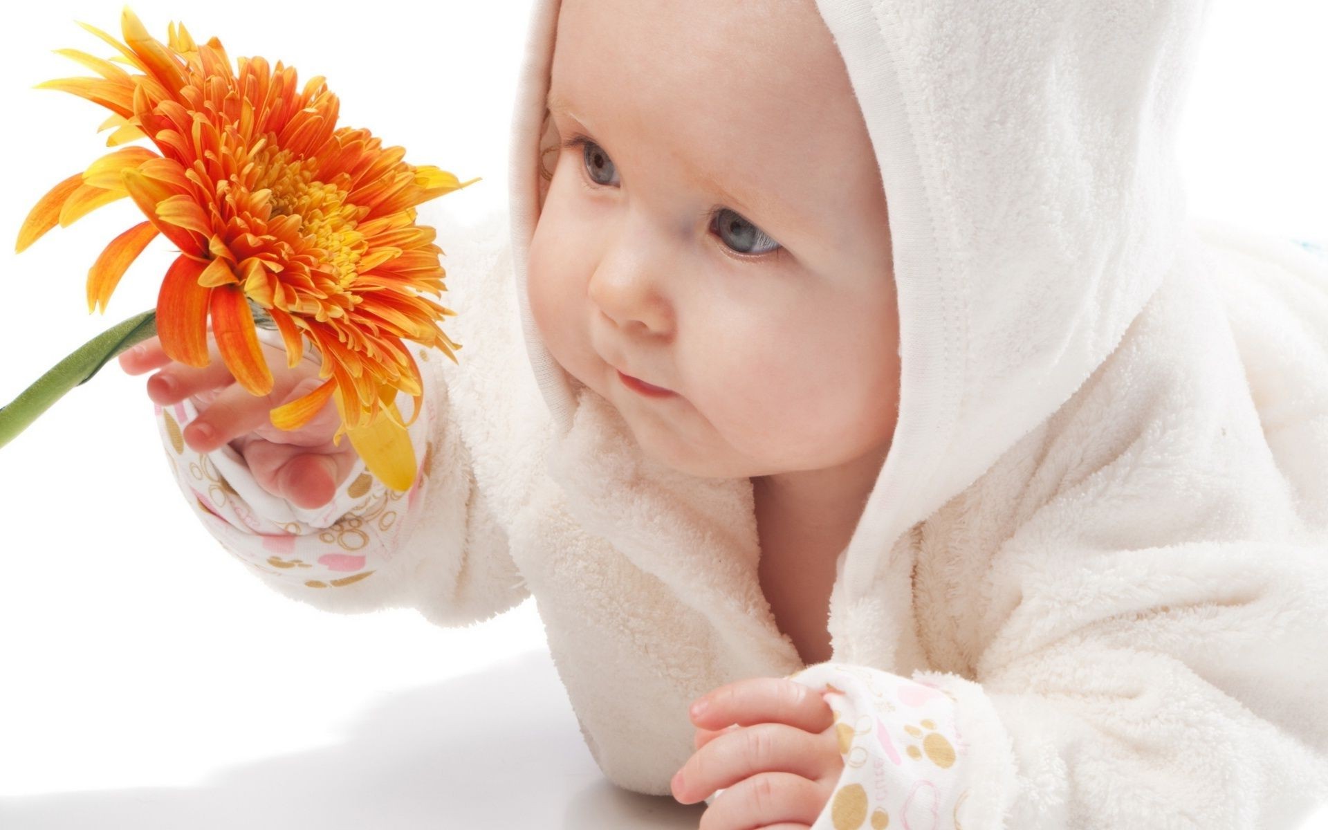 bebés relajación salud limpieza tratamiento limpio hermoso flor toalla bonito masaje piel sangre fría armonía mujer