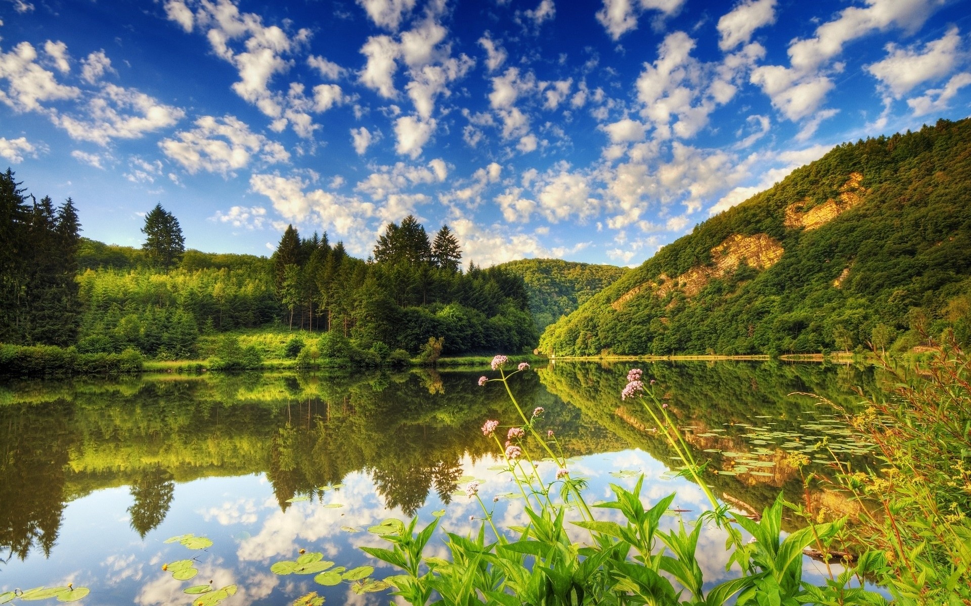 paisaje paisaje naturaleza agua lago árbol reflexión escénico cielo al aire libre río viajes montaña madera verano colina hierba medio ambiente paisaje rural