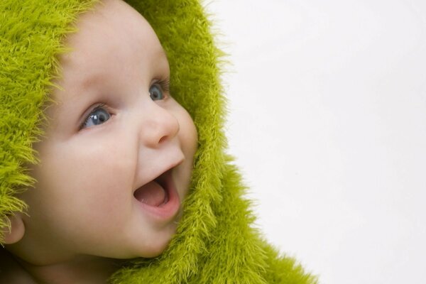 Un sourire charmant et un regard de bébé génial