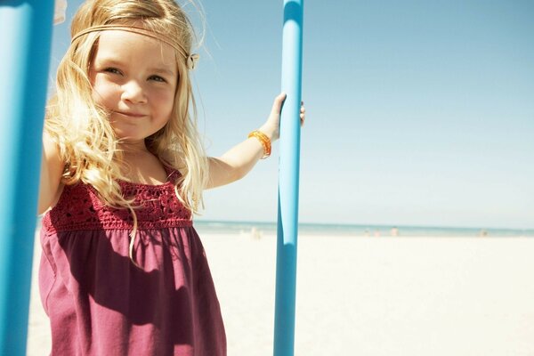 Jeune princesse. Soleil, vent, mer, plage.