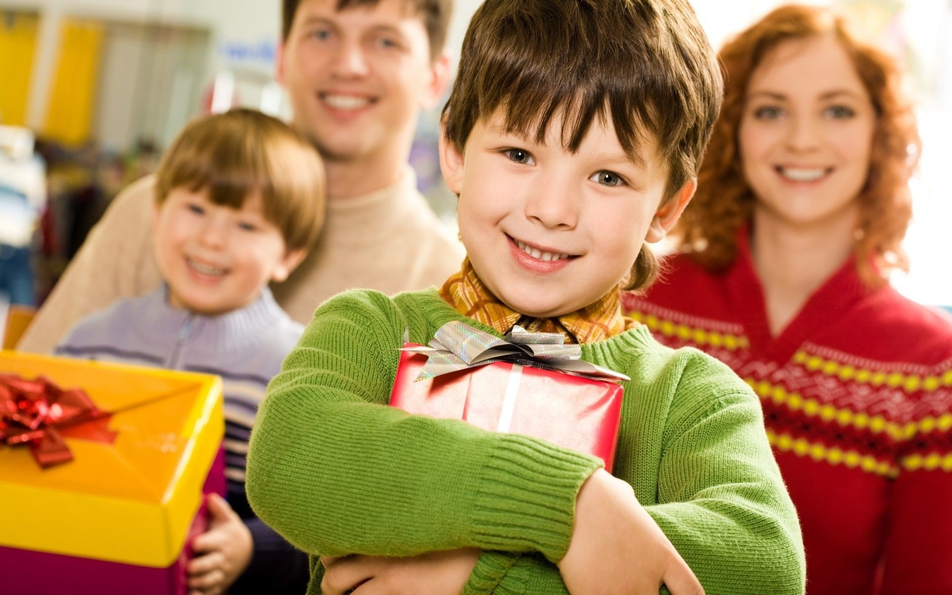 enfants qui rient enfant union amitié expression faciale bonheur groupe éducation garçon plaisir famille progéniture femme jeunesse à l intérieur plaisir école chambre