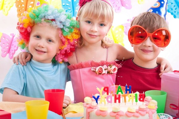 Fun enfants à la fête d anniversaire