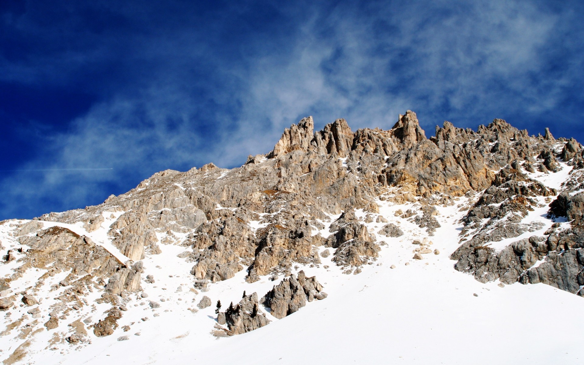 hiver neige montagnes froid nature pittoresque pic de montagne glace haute paysage ciel haut alpin voyage saison colline