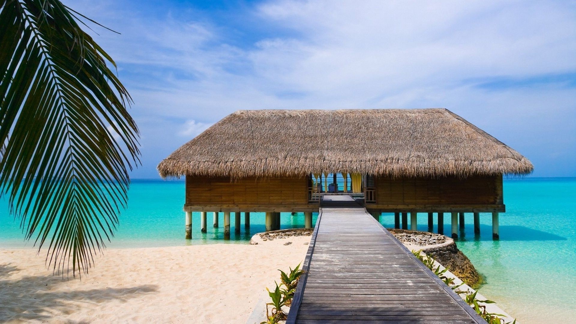 mer et océan tropical plage sable exotique océan île station balnéaire voyage mer paradis idylle cabane vacances thatch palm bungalow été mer eau turquoise