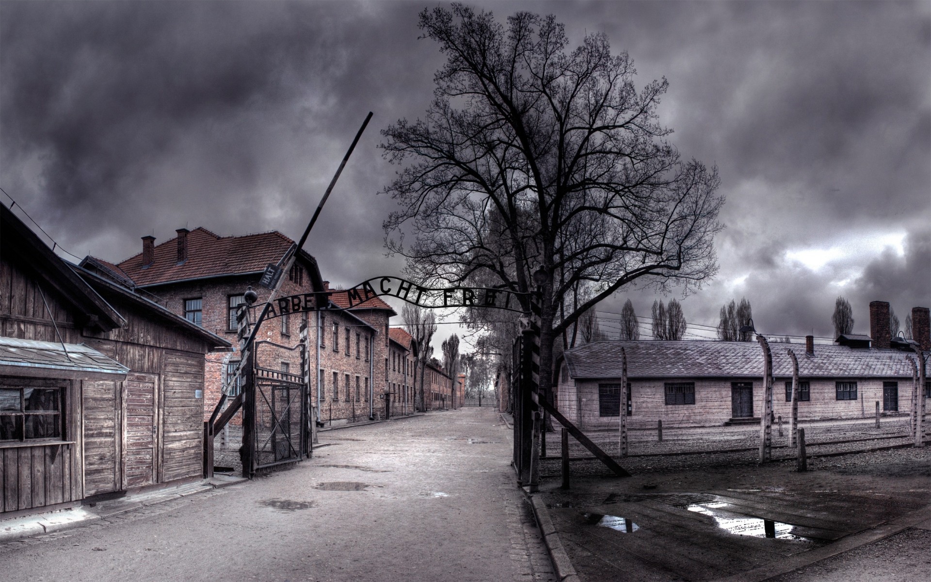 fotobearbeitung straße architektur haus krieg haus monochrom sturm straße häuser alt verlassen auschwitz drc