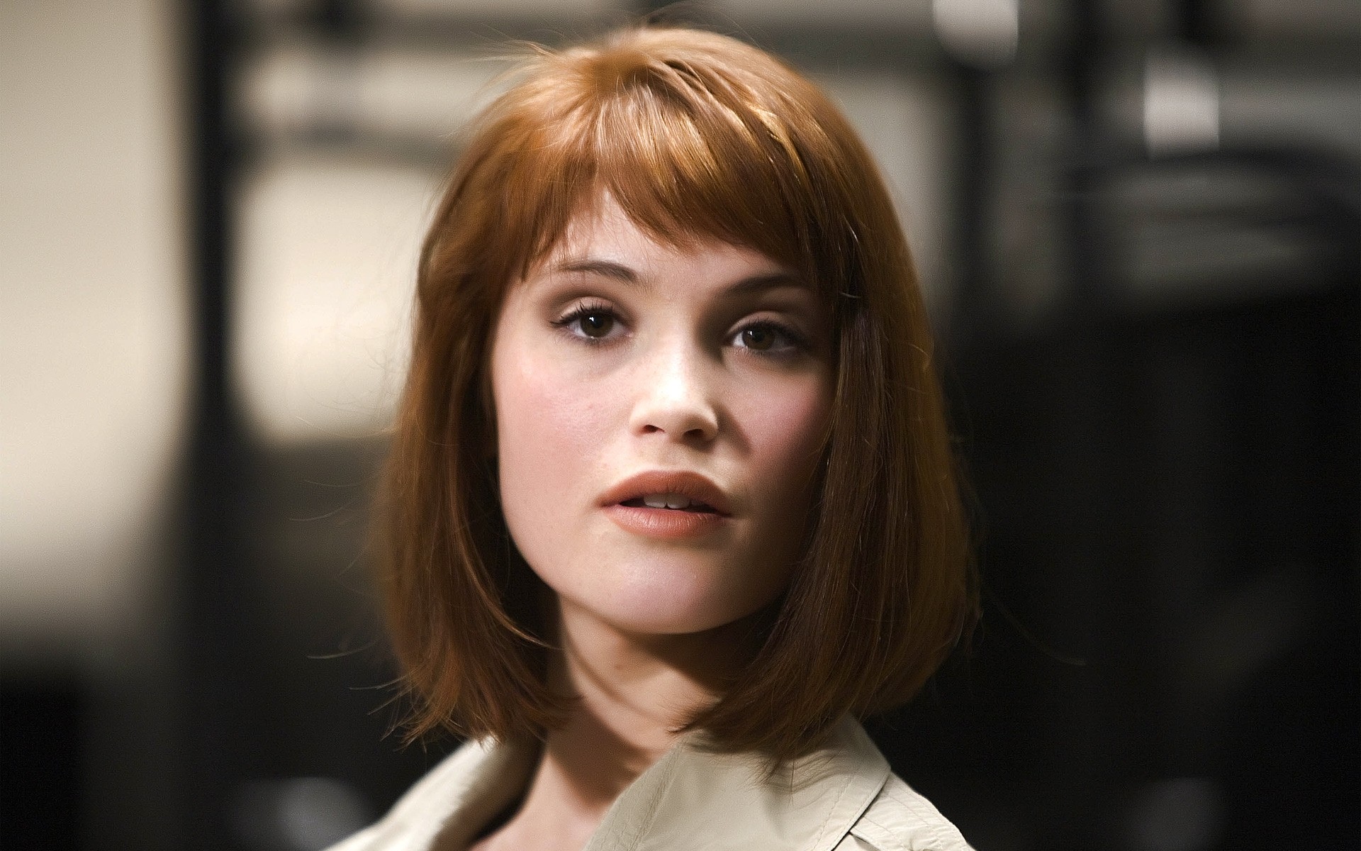 портрет женщина девушка взрослый мода один в помещении размытость бизнес