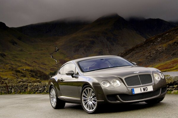 The bentley car rushes to the rescue