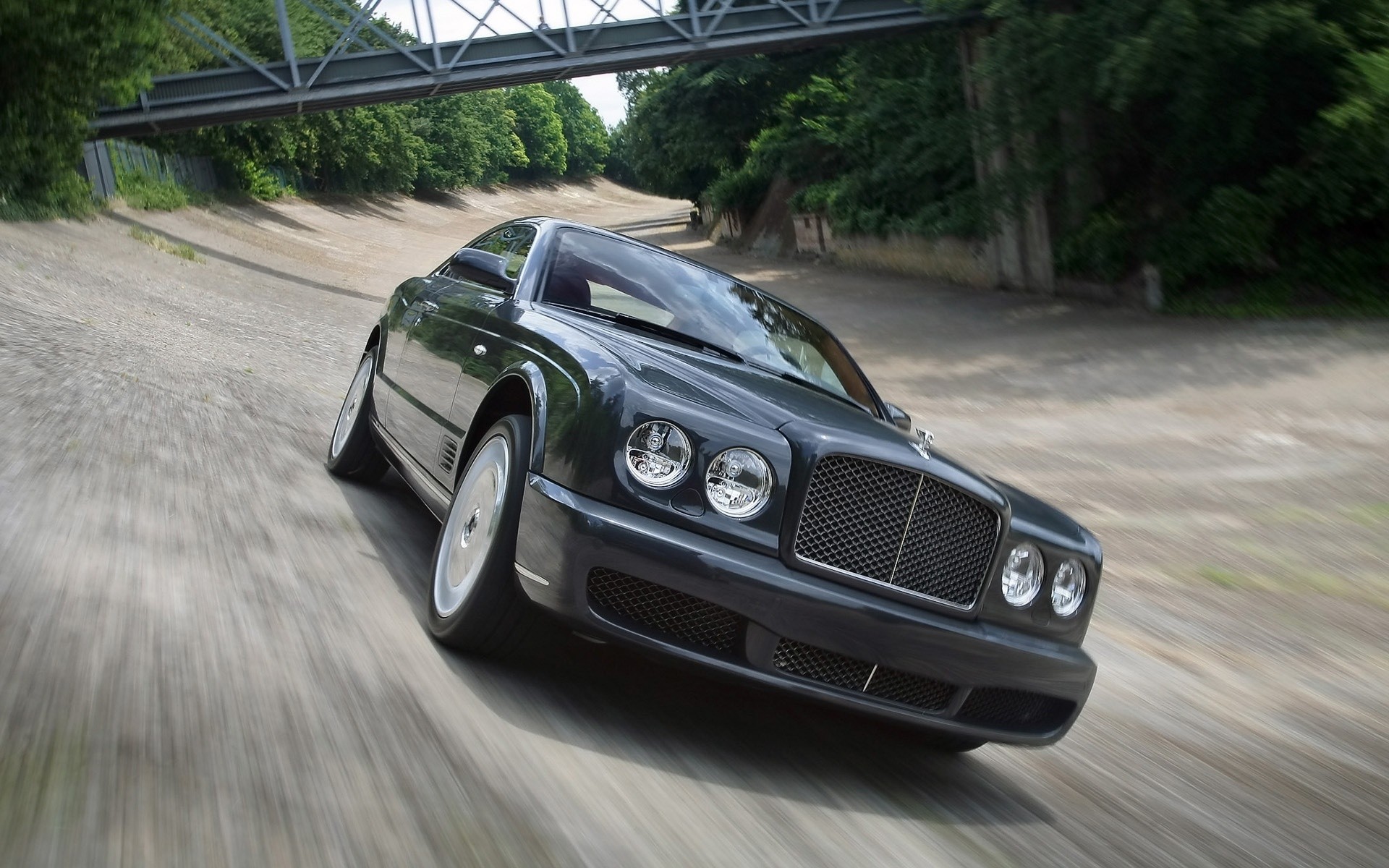 bentley auto auto transportsystem bürgersteig schnell asphalt beeilen sie sich fahren straße schwarz räder bentley brooklands