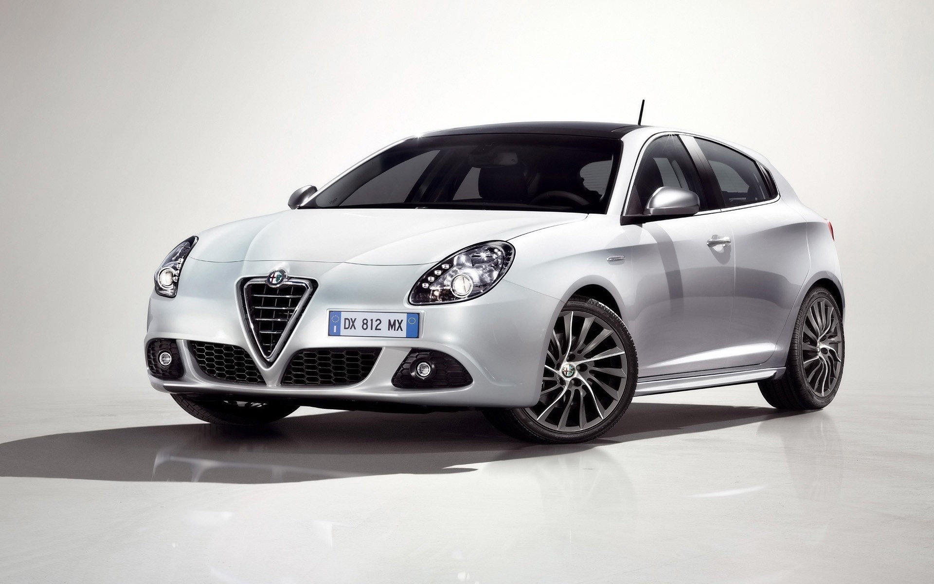 alfa romeo araba araba tekerlekler otomotiv hızlı coupe taşıma sistemi sedan sürücü alfa romeo juliet