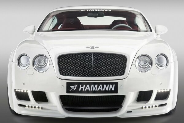 Bentley voiture blanche sur fond blanc