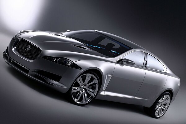 Coche Jaguar con ruedas perfectas