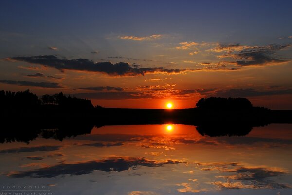 Réflexion au coucher du soleil