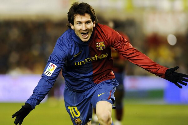 Young Messi catches the ball