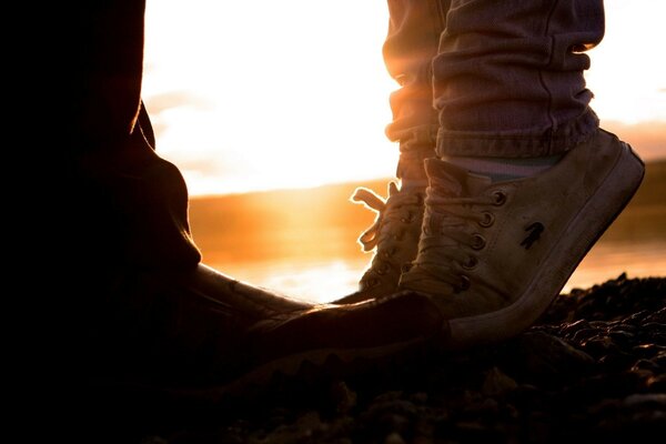 Amour. Baiser sur la pointe des pieds