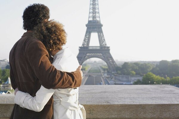 A couple in love in Paris