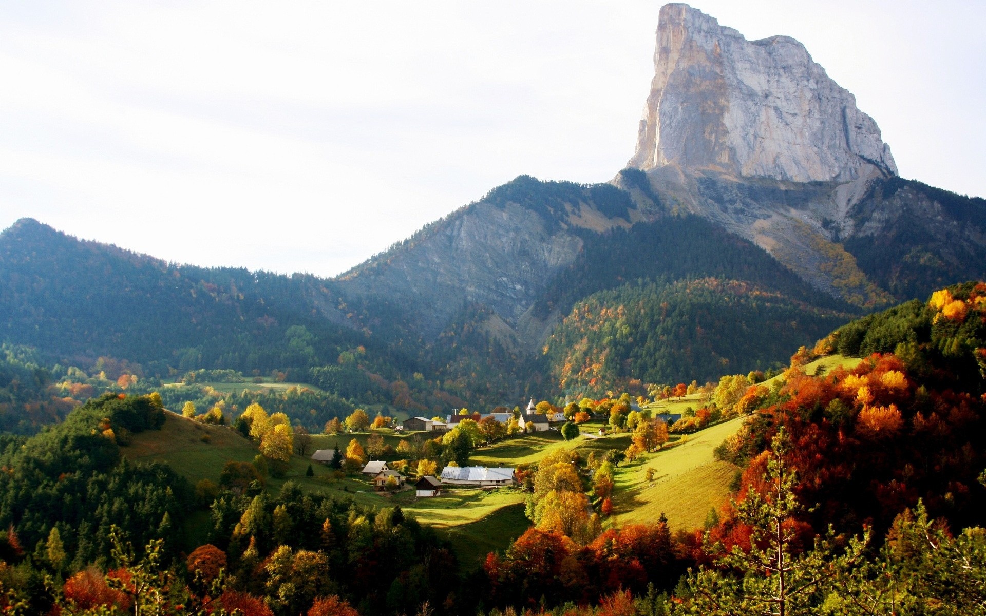 otoño viajes al aire libre montañas paisaje naturaleza cielo escénico madera árbol valle otoño luz del día colina árboles paisaje