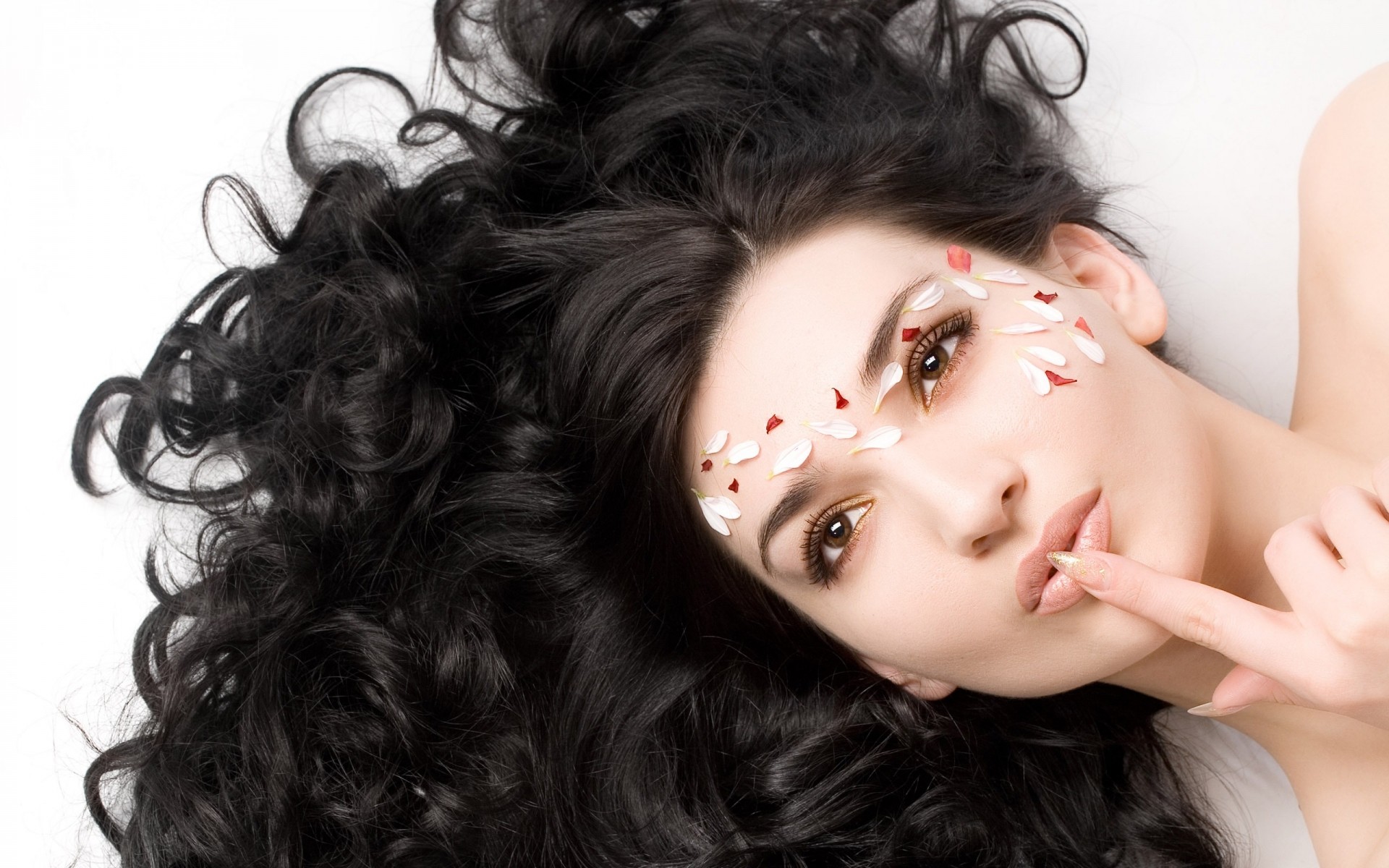 мода гламур женщина курчавый сексуальный волосы девушка долго модель кожа глаз портрет прическа довольно милые губы элегантный стиль женщина