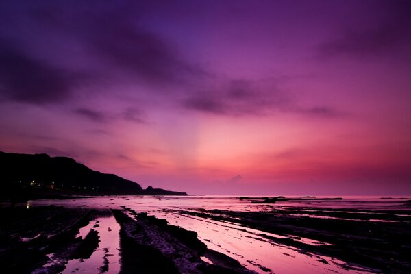 Lilac sunset on the seashore