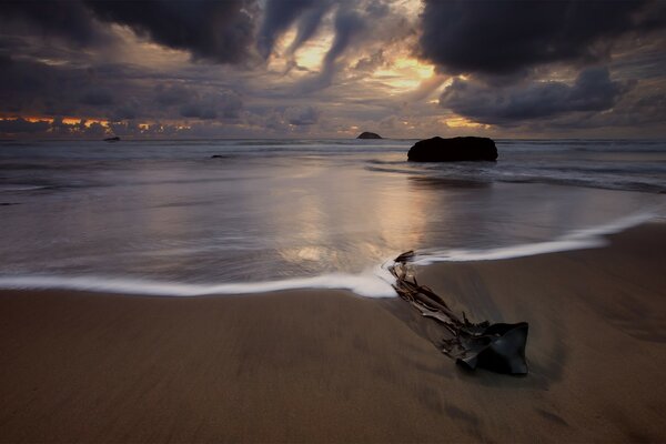 Pôr do sol paisagem na praia do oceano