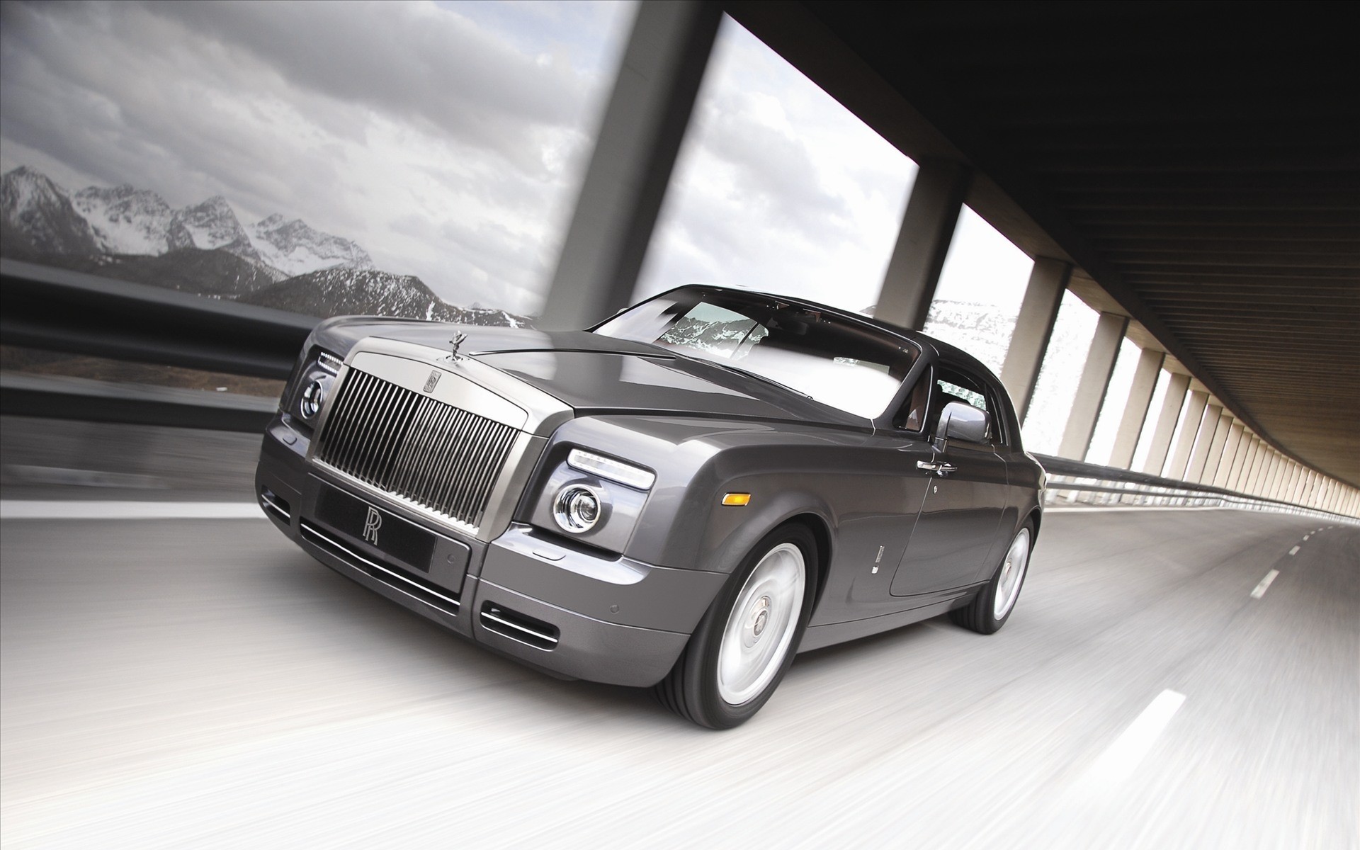 rolls royce auto auto sistema di trasporto veloce asfalto sfocatura marciapiede strada fretta velocità guidare viaggiare automobili