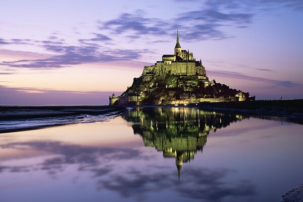 Le soir de l effusion de l eau du beau château