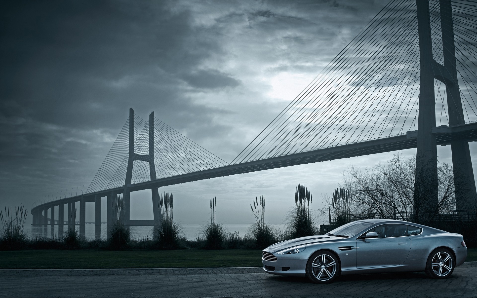 aston martin brücke auto transportsystem straße stadt architektur städtisch auto reisen straße verkehr haus himmel modern monochrom autobahn aston martin db9