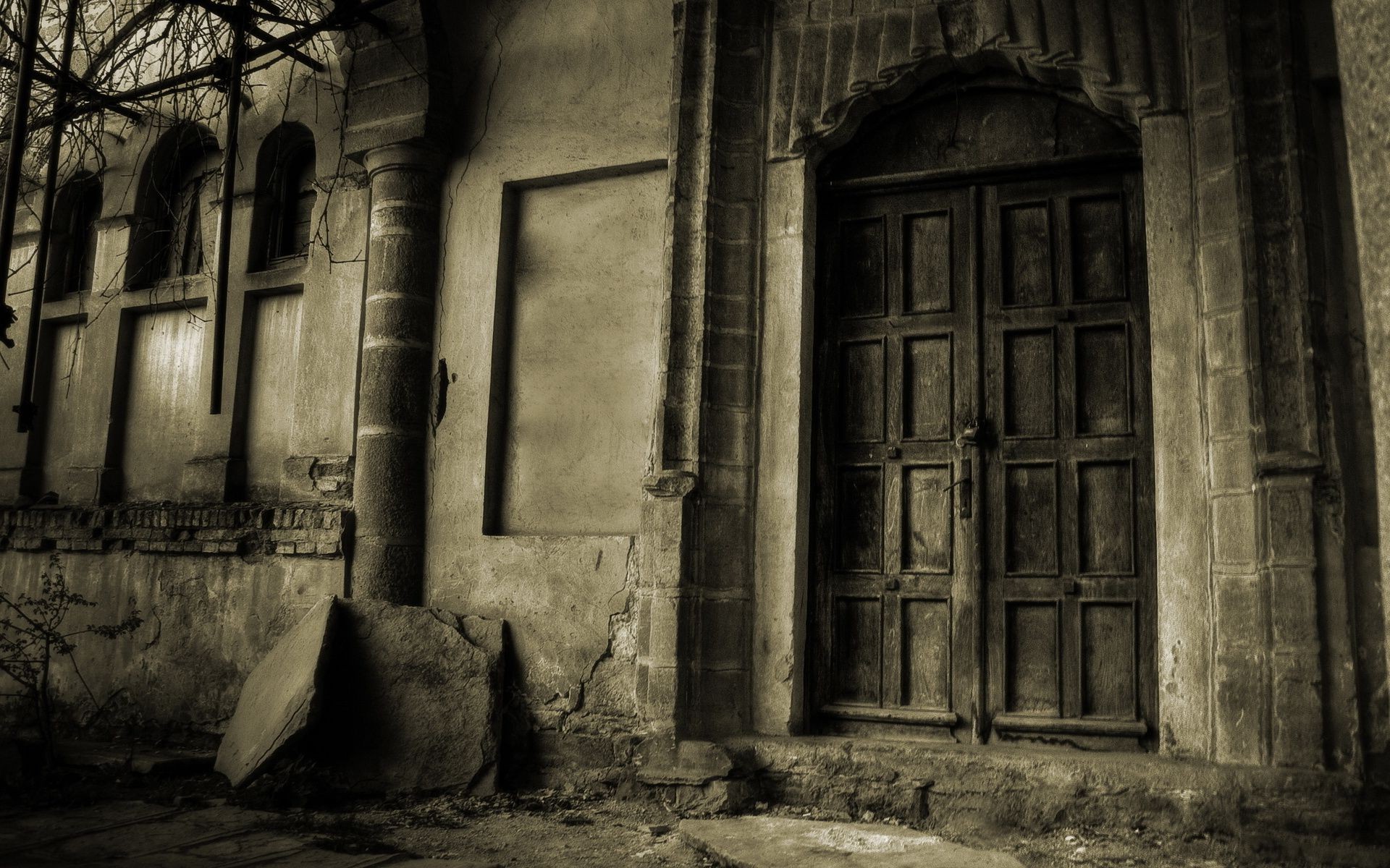 древняя архитектура архитектура заброшенный старый дом искусство жутковато дом монохромный дверь окна черный и белый жутковато свет винтаж призрак улица путешествия