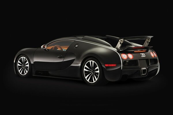 Incredible lines and huge Bugatti wheels