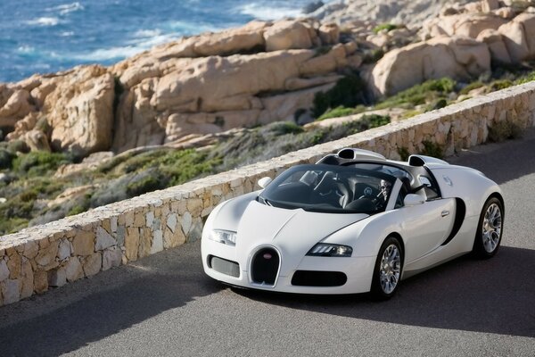 Bugatti voiture sur fond de mer