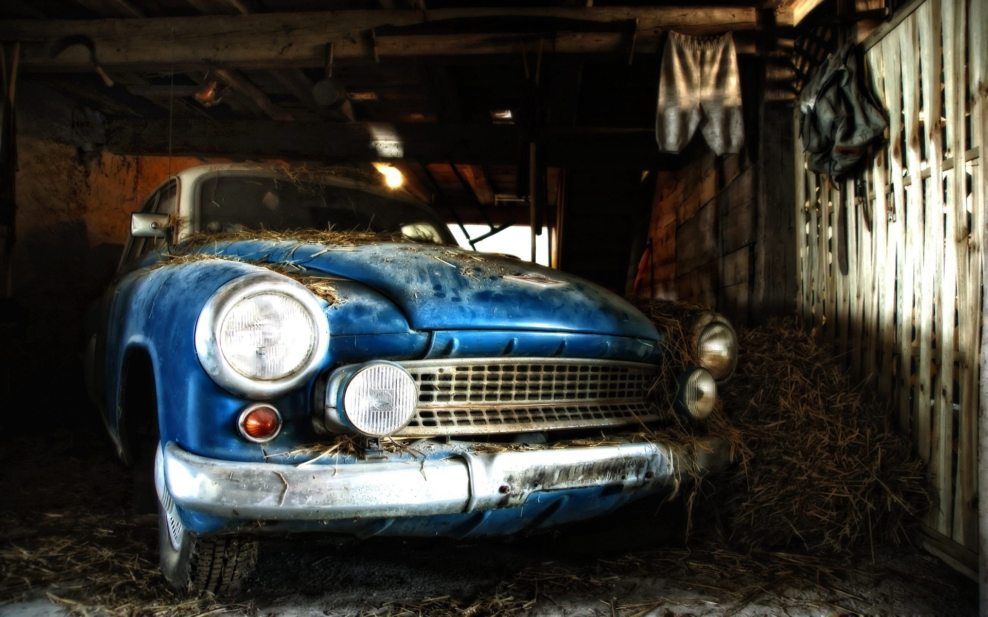 andere geräte auto fahrzeug transportsystem verlassen vintage räder alt motorhaube licht