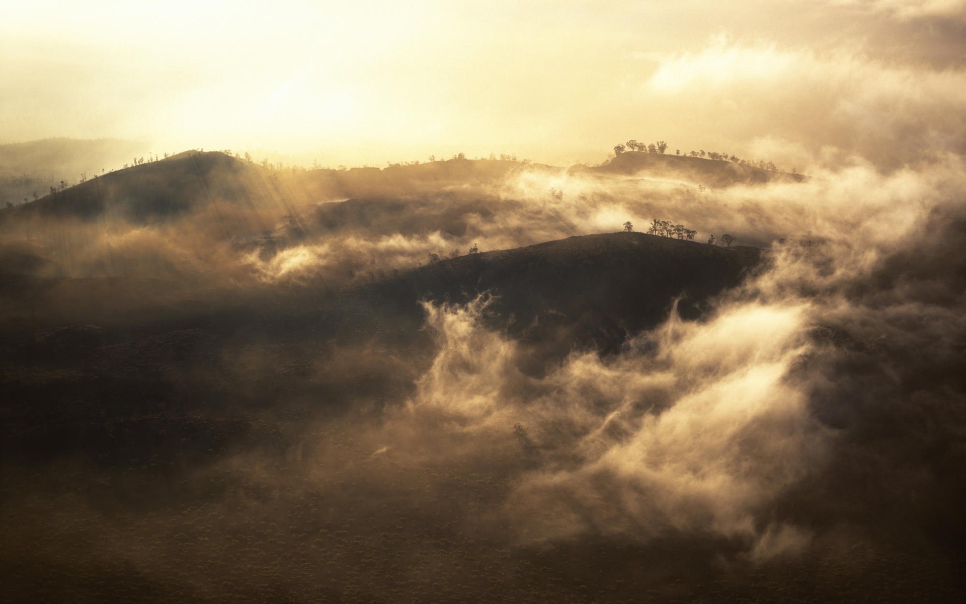 paysage coucher de soleil ciel tempête météo pluie paysage dramatique nature soleil dehors crépuscule lumière soir aube météorologie nébulosité moody sombre nuage fond nuages