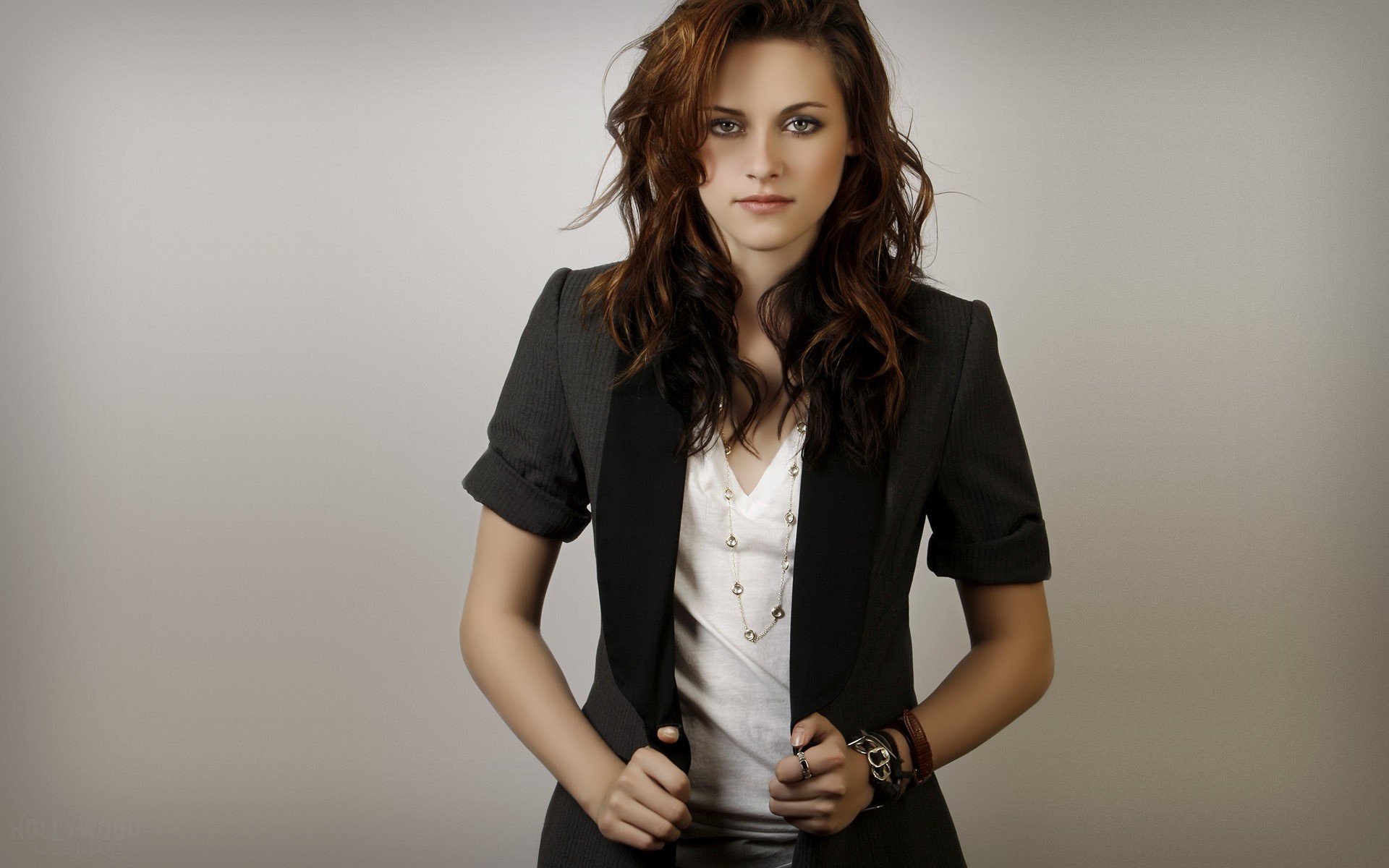 мода женщина сексуальный гламур портрет модель девушка довольно элегантный милые губы молодой