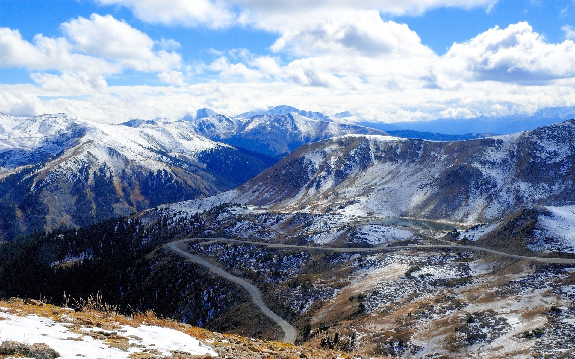 invierno nieve montañas paisaje viajes naturaleza escénico cielo hielo pico de montaña al aire libre valle glaciar roca colina frío alto espectáculo rango temporada montañas