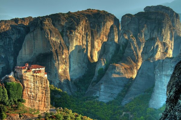 Erschreckende Berge, aber schöne Landschaft