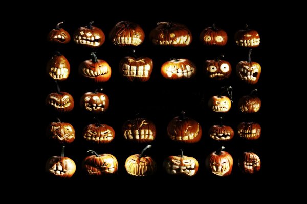 Abóboras de Halloween com diferentes Emoticons